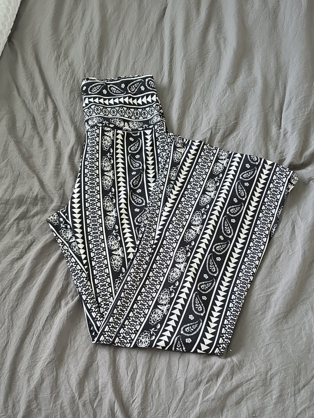 Black & White Printed Women's Flare Leggings